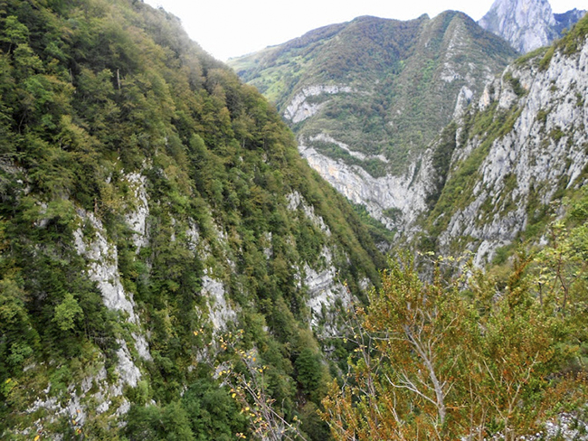 Grandes paredes de roca en Chemin de la Mature