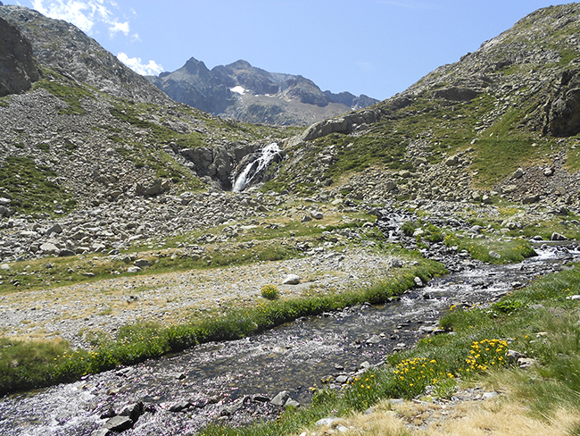 Cascada de los Ibones Azules