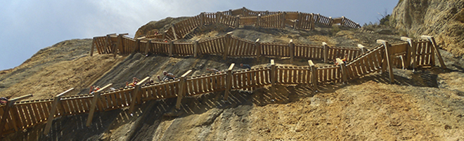 Pasarelas y escaleras de Montfalco - Ruta de las Pasarelas 