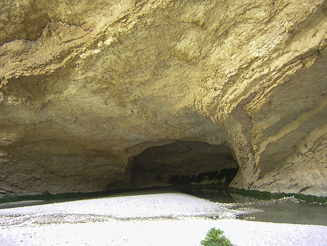 Cueva Picamartillo en el rio Vero