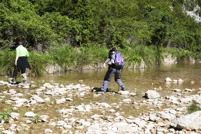 Vadeando el río Mascún