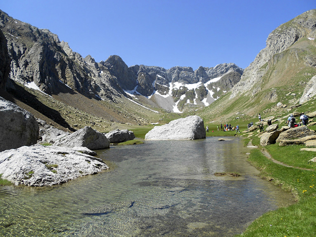 Acceso al valle de los Sarrios